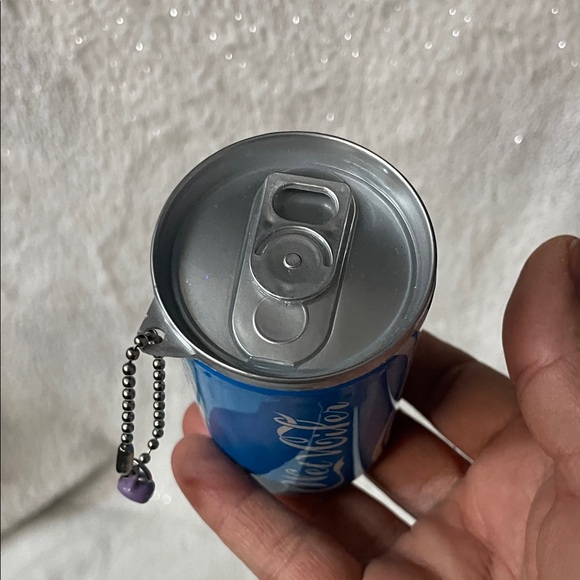 GIVEY - Wet wipes Keychain Charm - Picture 2 of 3